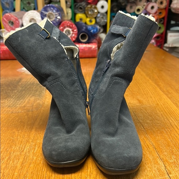 Clarks Blue Ankle Booties with Side Zipper and Suede Finish - Picture 1 of 10